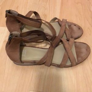 Eileen Fisher Brown strappy sandals size 9